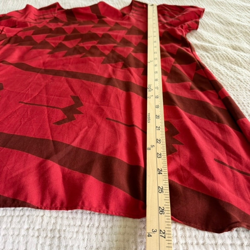 Hawaiian Tunic Top Women M Red Geometric Short Sleeve Scoop Neck Top Bird Tribal - Picture 8 of 10
